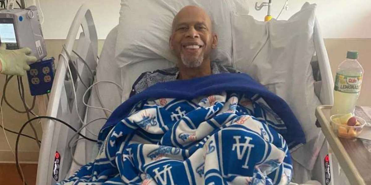 Kareem Abdul-Jabbar Takes a "Great Fall," But Stays Upbeat About Hip Injury