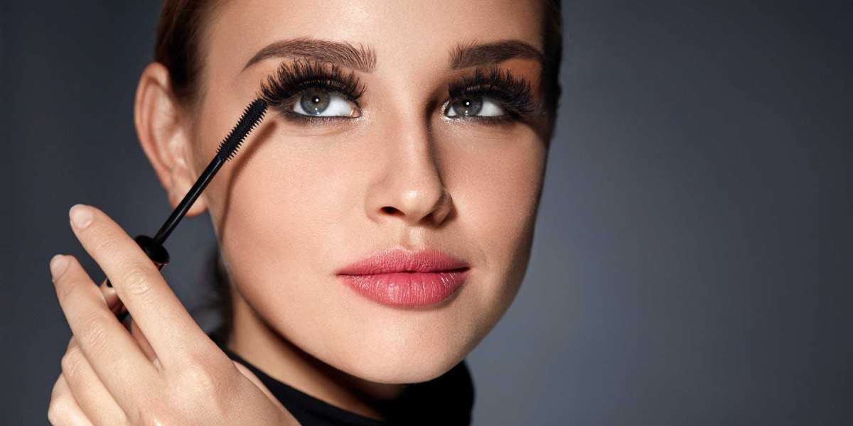 9 Makeup Tricks to Take Your Look from Day to Night