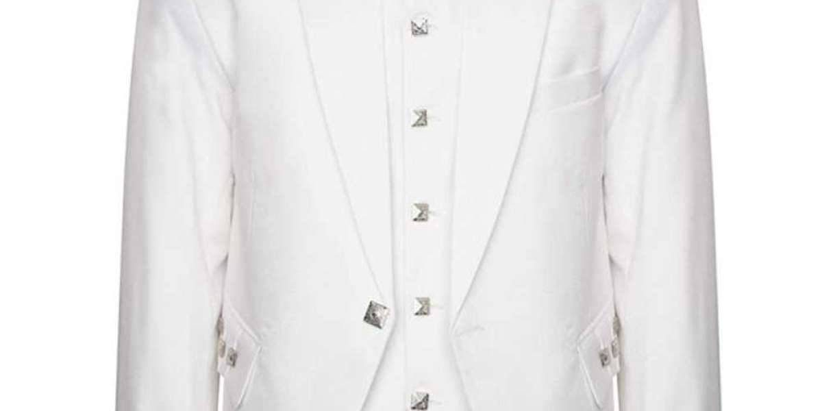 Argyle Jacket in White: A Classic Look with Modern Appeal